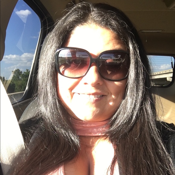 Meet your Posher, Michelle - Picture 2 of 2